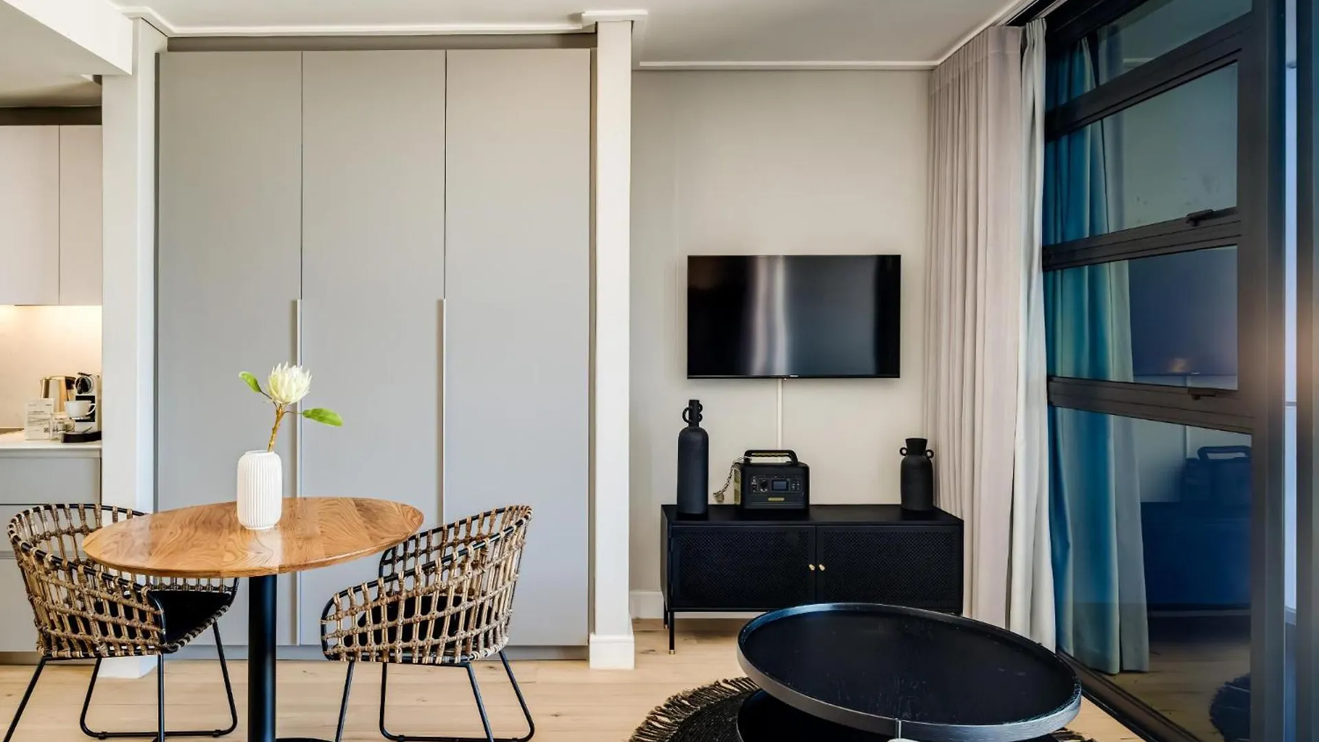 Central Secure Modern Studio W Views Bantry Pad Cape Town 0*,