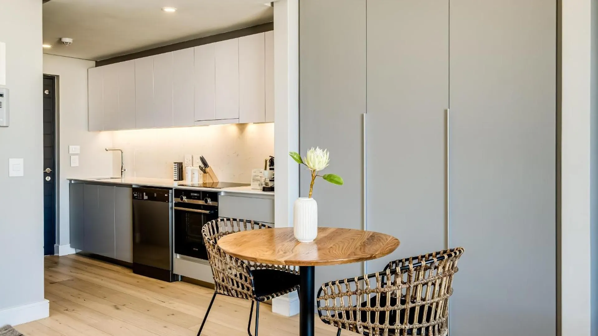 Central Secure Modern Studio W Views Bantry Pad Cape Town South Africa