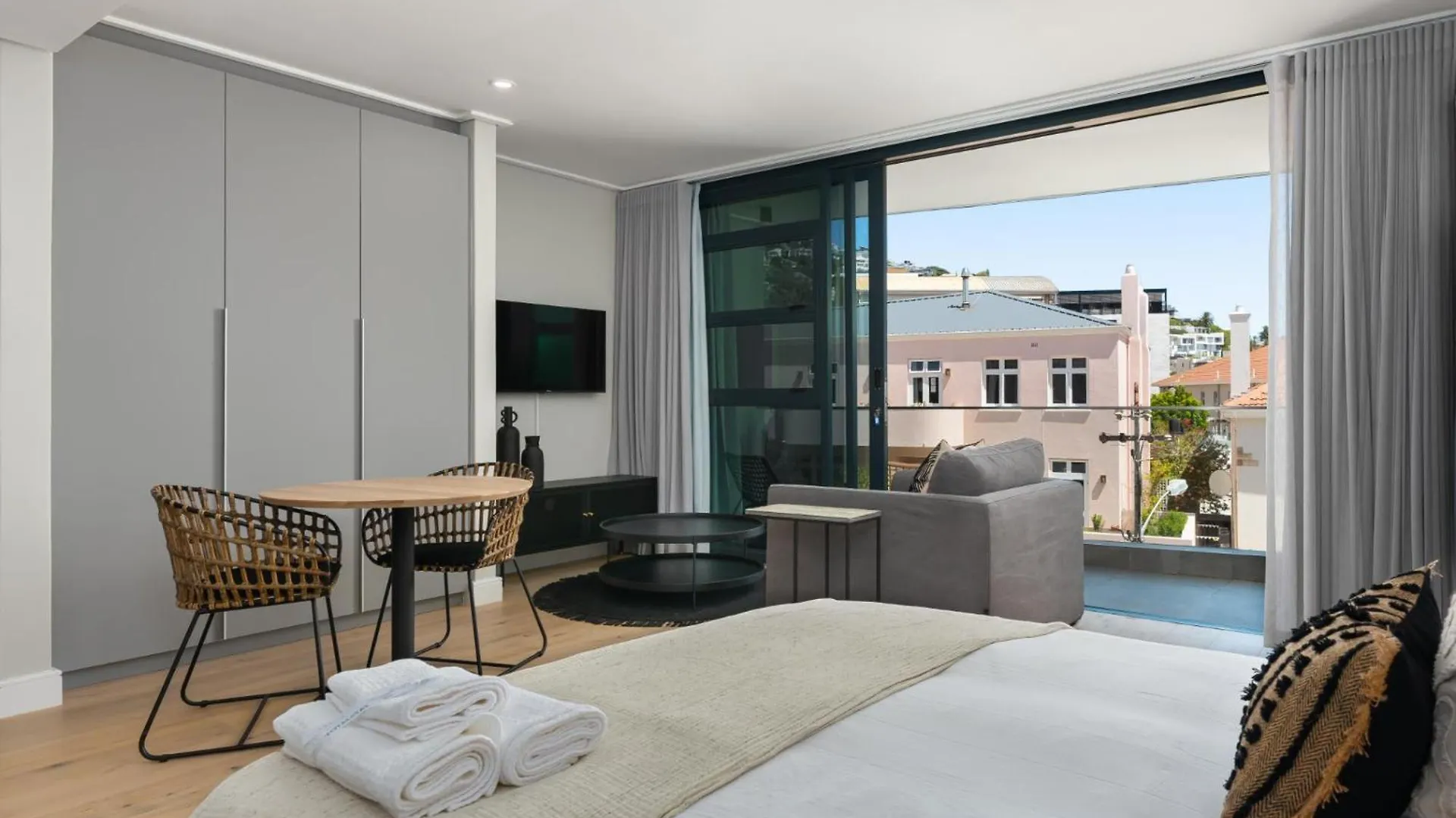 Central Secure Modern Studio W Views Bantry Pad Cape Town 0*,  South Africa