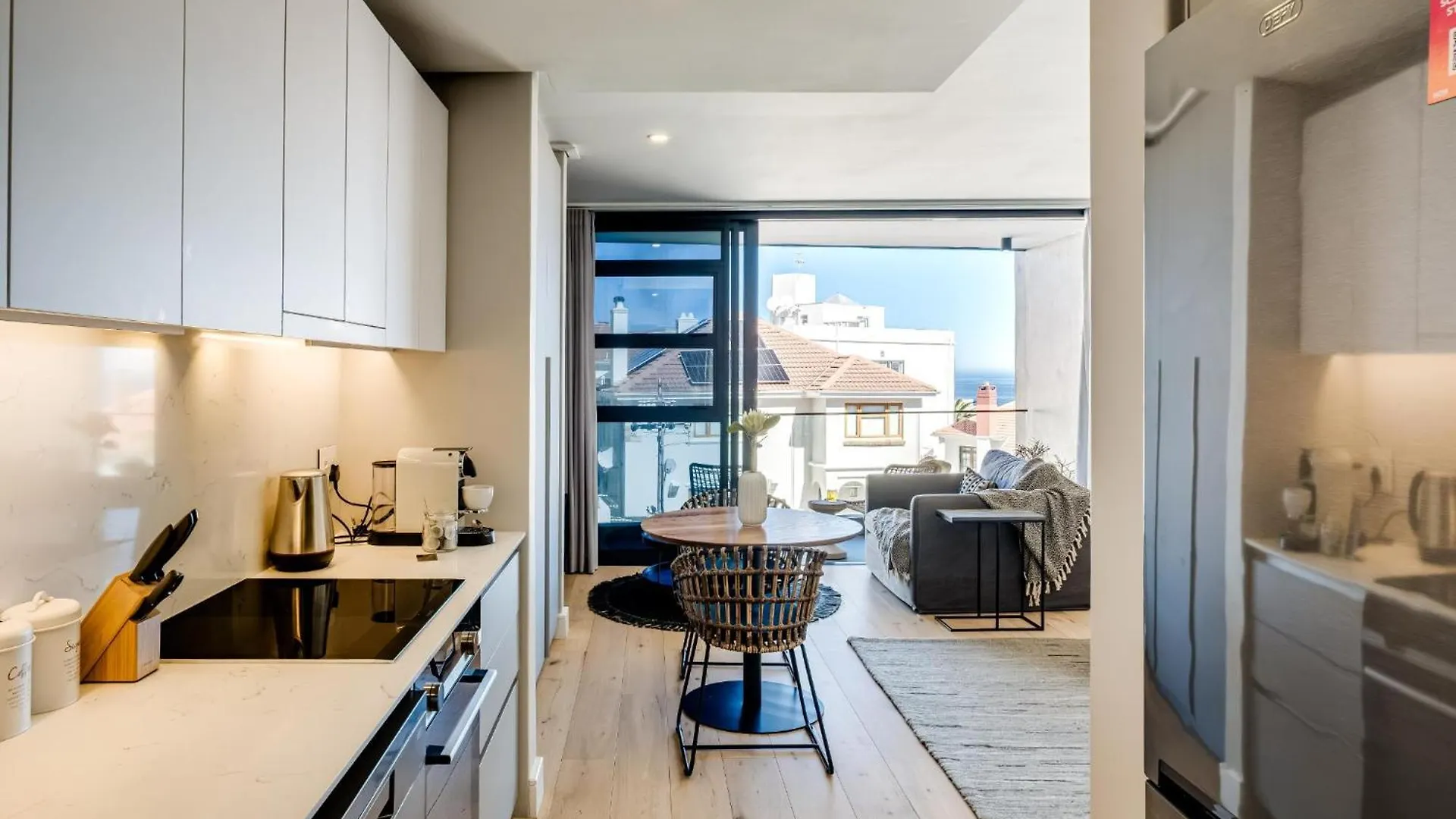 Central Secure Modern Studio W Views Bantry Pad Cape Town 0*,